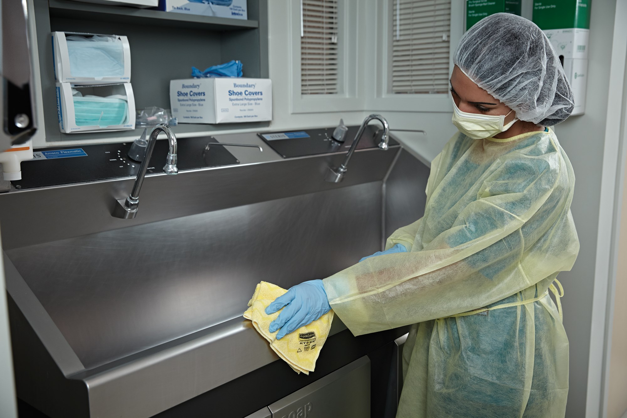 HYGEN™ Microfiber is proven to remove 99.9% or more of tested fungi, viruses, and bacteria*. Combining superior microfiber with a built-in scrubber, HYGEN™ Microfiber helps prevent cross-transmission and reduces the risk of healthcare-associated infections.