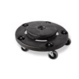Der BRUTE®-Transportroller von Rubbermaid Commercial transportiert mühelos und schnell BRUTE®-Behälter mit 75-, 121-, 167- und 208-Liter-Fassungsvermögen.