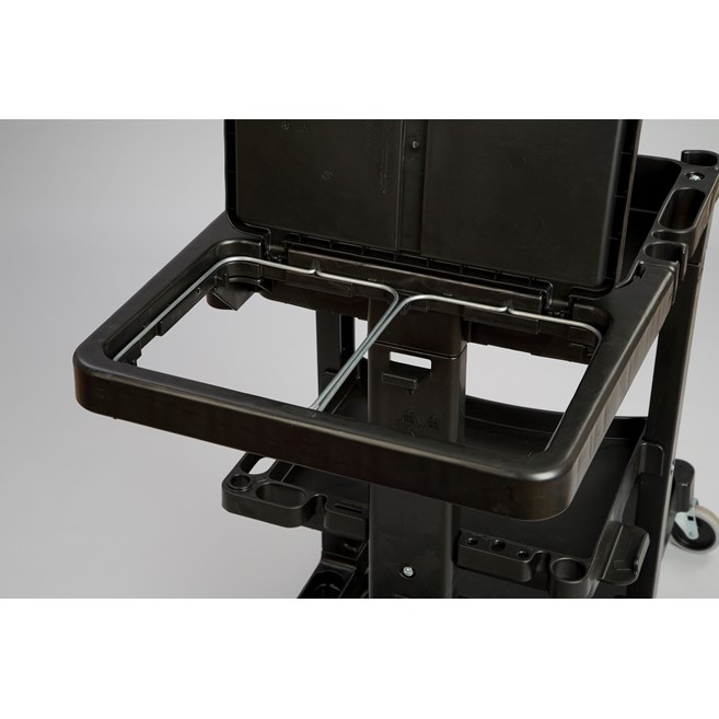 Il carrello delle pulizie standard Rubbermaid Commercial con sacco giallo con zip consente di trasportare rifiuti e attrezzi per pulizie efficaci.