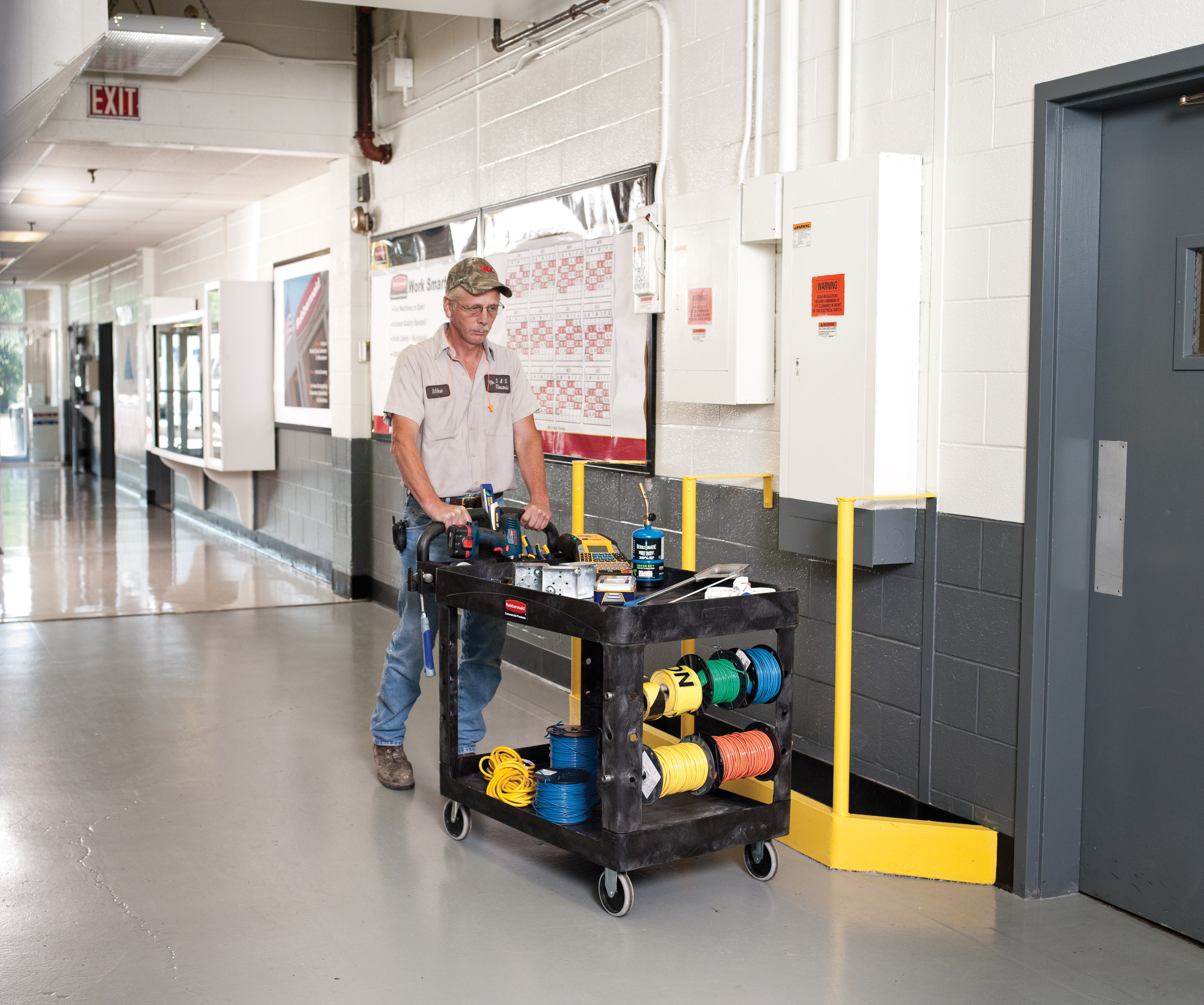 The Rubbermaid Commercial Heavy-Duty Utility Cart is a versatile, durable cart that can support up to 226 kg.