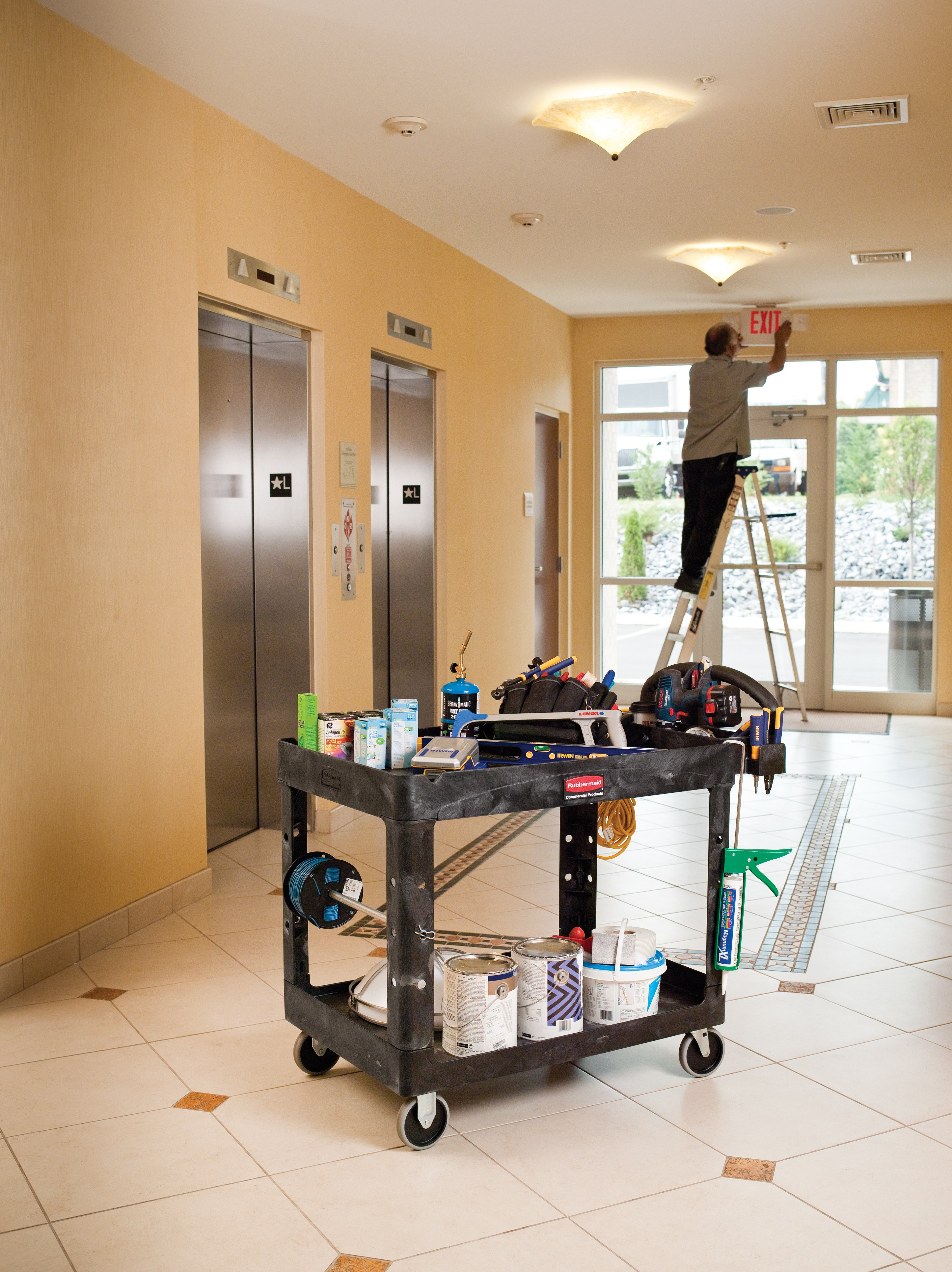 The Rubbermaid Commercial Heavy-Duty Utility Cart is a versatile, durable cart that can support up to 226 kg.