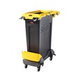 Le kit porte-accessoires Rubbermaid Slim Jim® est un système spécialement conçu pour ranger et transporter des outils de nettoyage courants.