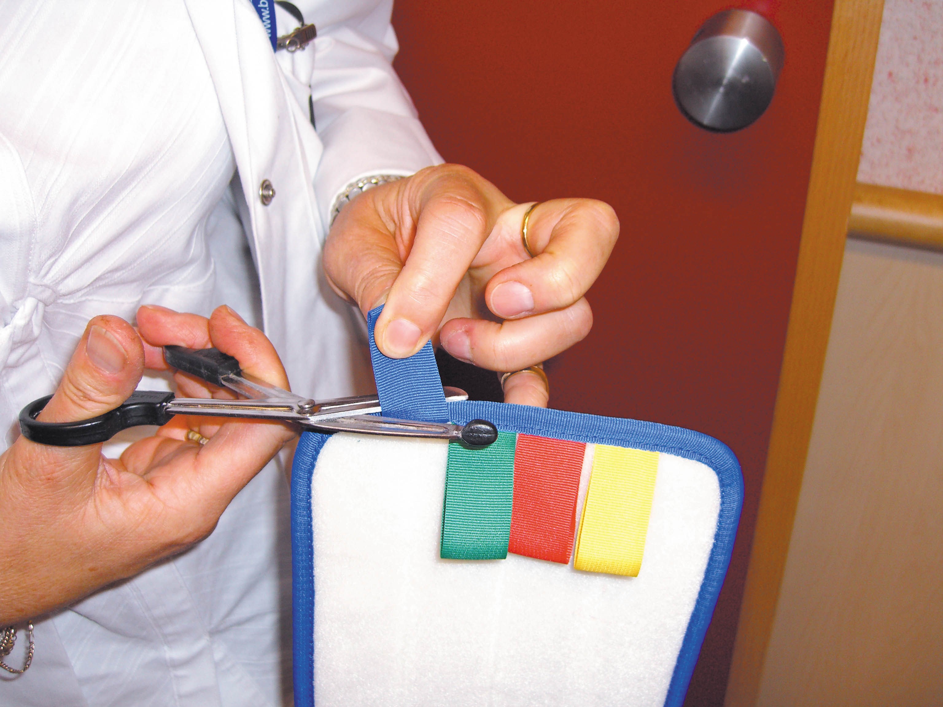 Der HYGEN™ Mikrofaser-Nasswischbezug von Rubbermaid Commercial ist aus hochwertiger, gespaltener Nylon- / Polyester-Mischmikrofaser, die beim Nasswischen optimale Ergebnisse liefert.