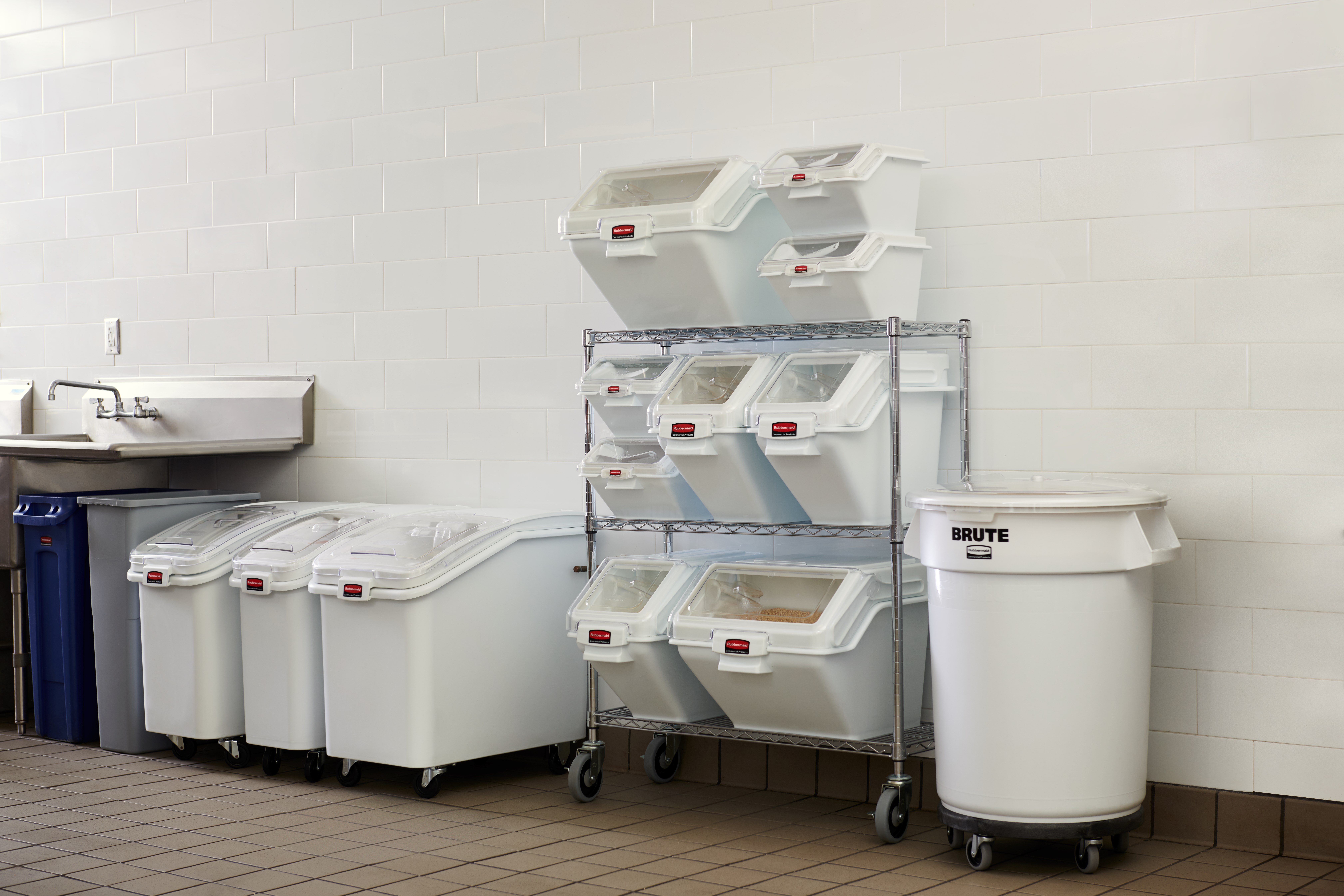 The Rubbermaid Commercial seven Colours of storage and prep tools help to reduce cross-contamination in your kitchen