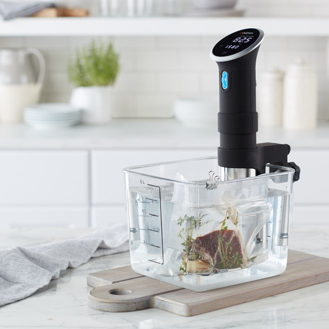 The Rubbermaid Commercial seven Colours of storage and prep tools help to reduce cross-contamination in your kitchen