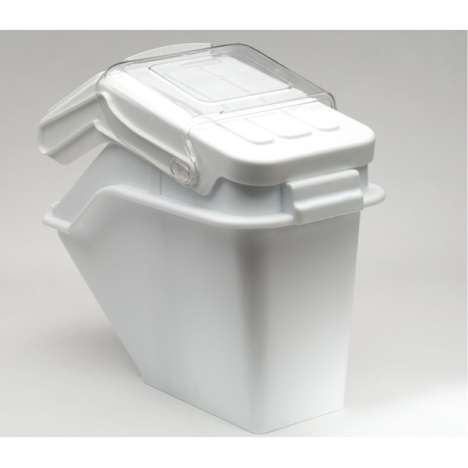 Der Regal-Zutatenbehälter mit Schaufel von Rubbermaid Commercial bietet einen schnellen, einhändigen Zugriff im aufgestapelten Zustand und somit eine Raumoptimierung. Zusammen mit der integrierten Messvorrichtung wird die Effizienz bei der Zubereitung erhöht und die Einhaltung der Lebensmittelsicherheit unterstützt.