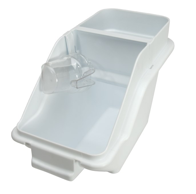 The Rubbermaid Commercial Shelf Ingredient Bin with Scoop offers quick one-handed access while stacked and an integrated measuring tool that increases preparation efficiency, space optimization, and promotes food safety compliance.