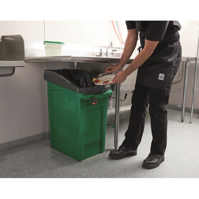 Slim Jim® Under-Counter containers van Rubbermaid Commercial zijn een doelgerichte oplossing voor een ruimtebesparende afvalverwijdering onder de toonbank.