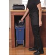 Slim Jim® Under-Counter containers van Rubbermaid Commercial zijn een doelgerichte oplossing voor een ruimtebesparende afvalverwijdering onder de toonbank.