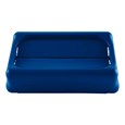 Il coperchio basculante Slim Jim® Rubbermaid Commercial favorisce il riciclo e migliora la produttività. Il coperchio basculante consente di gettare facilmente i rifiuti e torna in posizione nascondendo il contenuto del bidone. I coperchi intercambiabili migliorano lo smistamento dei rifiuti e il riciclo grazie al codice colori. La plastica ultra resistente è antiruggine e facile da pulire.