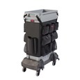 Le sac porte-accessoires Rubbermaid Slim Jim® optimise l’espace en assurant le rangement mobile de tous les outils nécessaires au nettoyage et au changement de sacs.