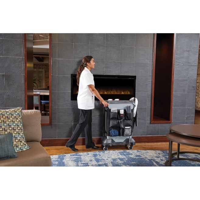Le sac porte-accessoires Rubbermaid Slim Jim® optimise l’espace en assurant le rangement mobile de tous les outils nécessaires au nettoyage et au changement de sacs.