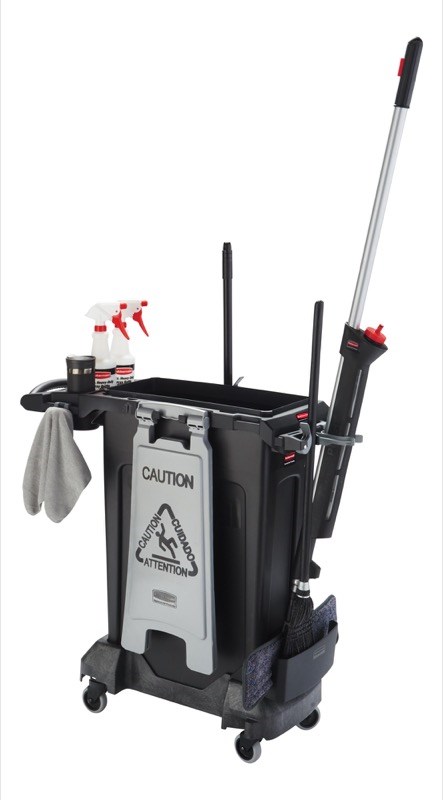 The Rubbermaid Commercial PULSE™ Mop Clip conveniently fits on the Slim Jim® Rim Caddy to store and transport the Rubbermaid PULSE™ Mop.