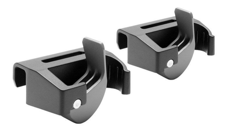 Des centaines de configurations différentes des clips Rubbermaid Slim Jim® permettent d’adapter le rangement des accessoires. Ces clips se fixent facilement au bord de n'importe quel collecteur Slim Jim® ou sur le rail porte-accessoires Slim Jim®.