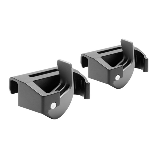 Des centaines de configurations différentes des clips Rubbermaid Slim Jim® permettent d’adapter le rangement des accessoires. Ces clips se fixent facilement au bord de n'importe quel collecteur Slim Jim® ou sur le rail porte-accessoires Slim Jim®.