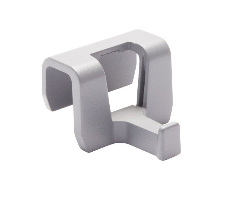 Des centaines de configurations différentes des clips Rubbermaid Slim Jim® permettent d’adapter le rangement des accessoires. Ces clips se fixent facilement au bord de n'importe quel collecteur Slim Jim® ou sur le rail porte-accessoires Slim Jim®.