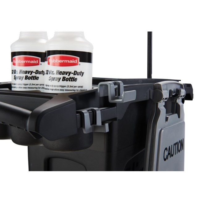 Le kit porte-accessoires Rubbermaid Slim Jim® est un système spécialement conçu pour ranger et transporter des outils de nettoyage courants.