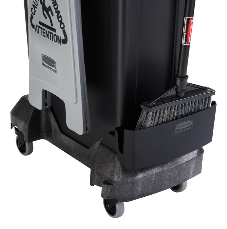 De Slim Jim® Rim Caddy Kit van Rubbermaid Commercial is een speciaal gebouwd systeem voor de opslag en het vervoer van gangbaar schoonmaakmateriaal.