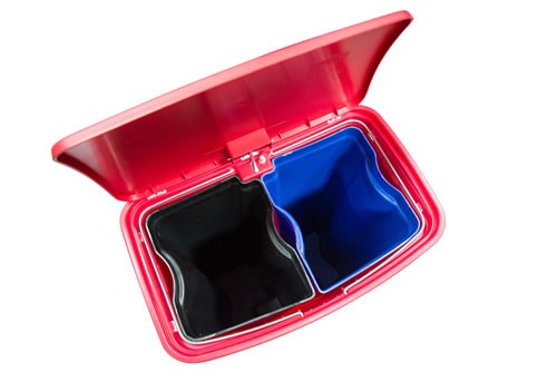 Le bac contribue à prolonger la durée de vie du collecteur à pédale Rubbermaid Slim Jim® version large (vendu séparément). En plastique non poreux résistant, ce bac est pourvu de contours lisses pour faciliter le nettoyage et de bandes de retenue qui maintiennent les sacs poubelle en place.