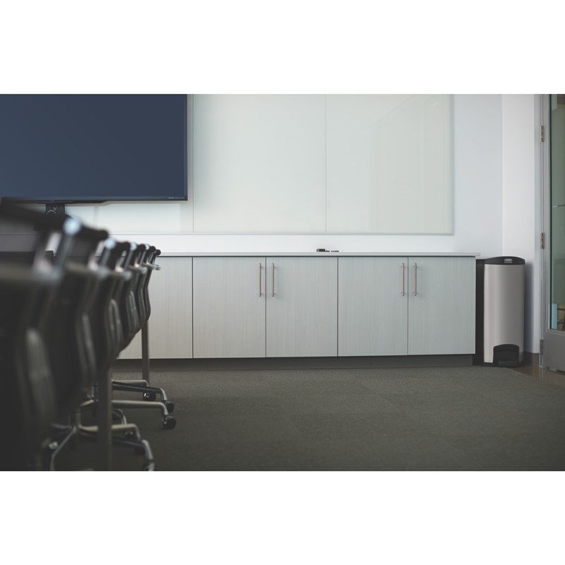 The Rubbermaid Commercial Slim Jim® Step-On Container features a slim profile and footprint to fit in tightest spaces. Slim Jim® Step-On containers are constructed with premium-quality materials and meet the needs of any environment with efficiency, safety, and durability.