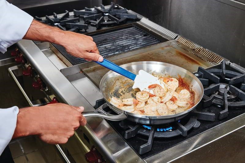 The Rubbermaid Commercial seven Colours of storage and prep tools help to reduce cross-contamination in your kitchen