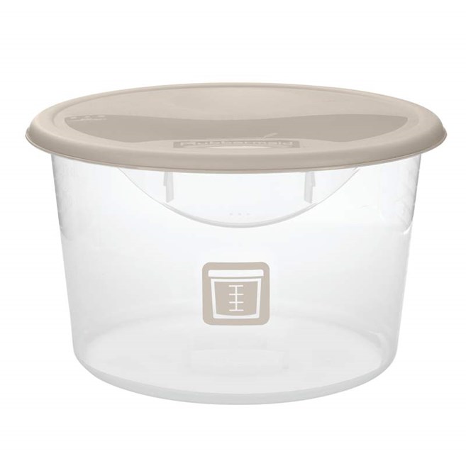 The Rubbermaid Commercial seven Colours of storage and prep tools help to reduce cross-contamination in your kitchen