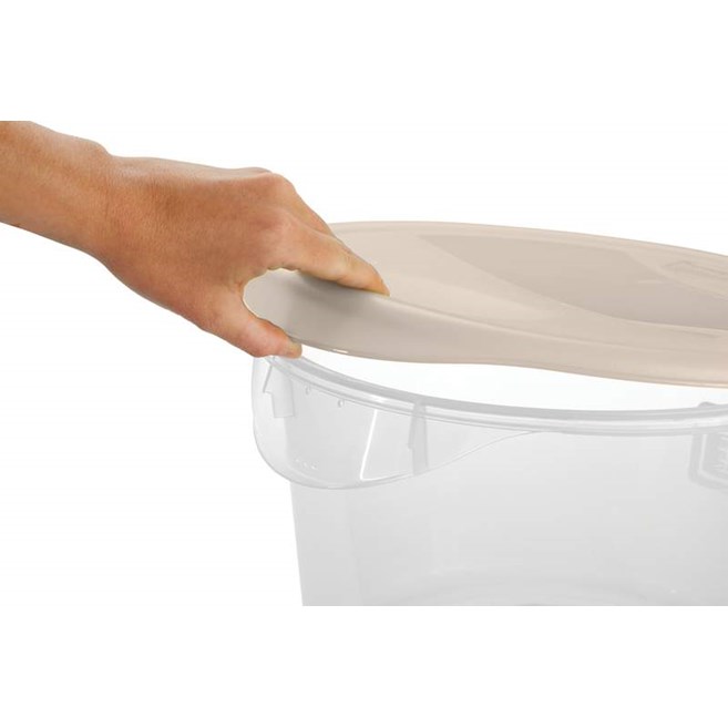 The Rubbermaid Commercial seven Colours of storage and prep tools help to reduce cross-contamination in your kitchen