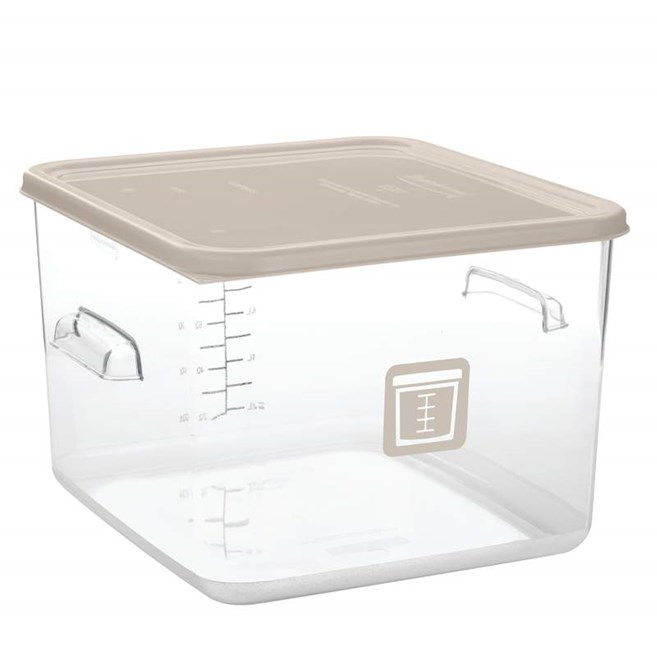 The Rubbermaid Commercial seven Colours of storage and prep tools help to reduce cross-contamination in your kitchen