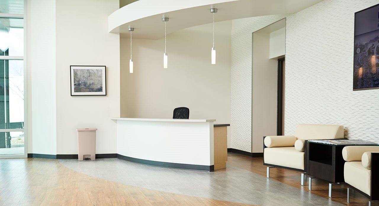 The Rubbermaid Commercial Streamline®  Step-On Container features a slim profile and small footprint to fit in tightest spaces. Streamline®  Step-On containers are constructed with premium-quality materials and meet the needs of any environment with efficiency, safety, and durability.