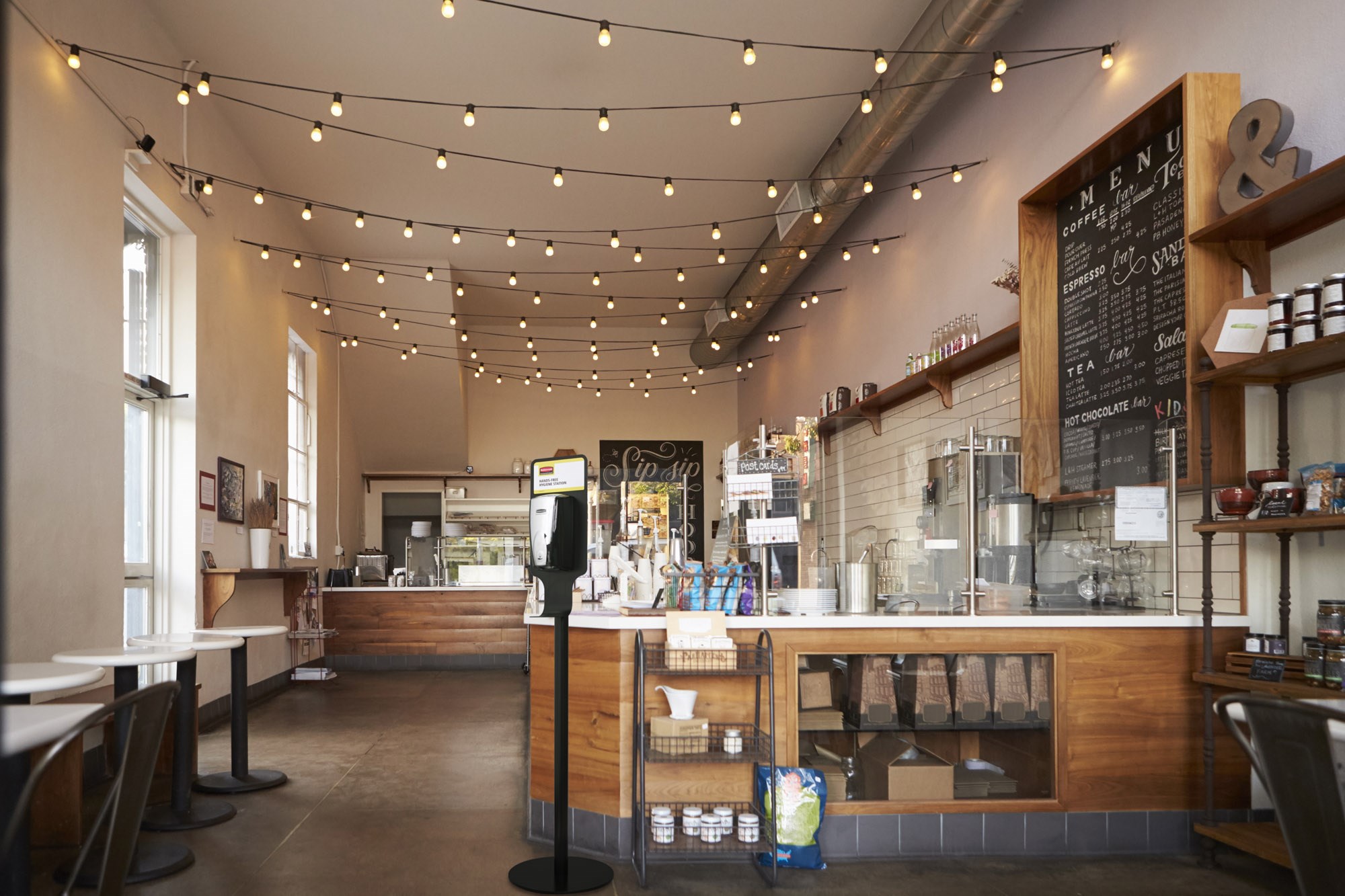 Este soporte de metal con base con peso permite la colocación independiente del dispensador AutoFoam para una correcta higiene de las manos en cualquier lugar.