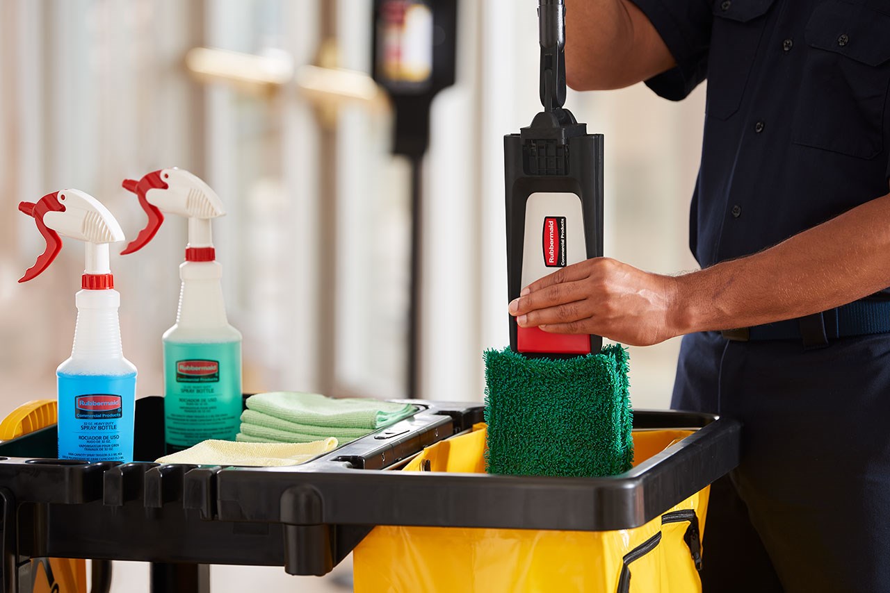 The Adaptable Flat Mop Pad helps improve cleaning efficacy and connects to the Adaptable Flat Mop Frame via tabs or pockets for two styles of microfiber mopping in large spaces.