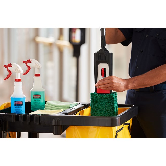 The Adaptable Flat Mop Frame is a thin, flat frame that can easily fit under low objects. Pair the frame with Adaptable Microfiber Pads for ergonomic microfiber mopping in large spaces.
