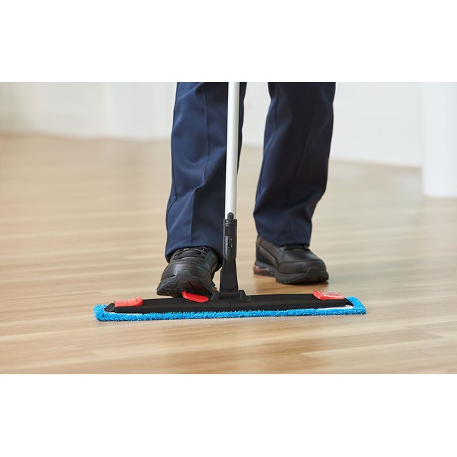 The Adaptable Flat Mop Pad helps improve cleaning efficacy and connects to the Adaptable Flat Mop Frame via tabs or pockets for two styles of microfiber mopping in large spaces.