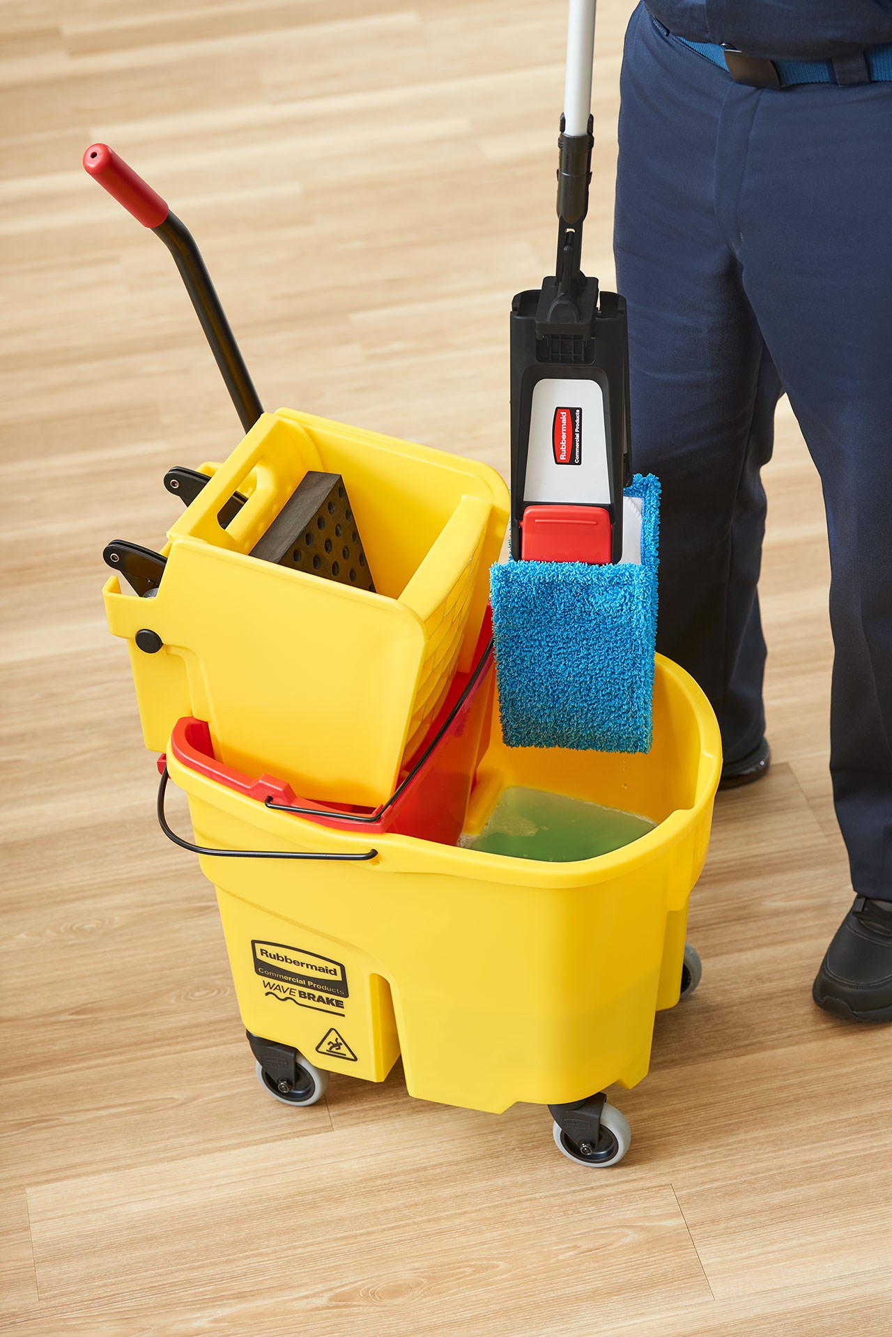 The Adaptable Flat Mop Wringer Insert fits seamlessly into WaveBrake® Side-Press Wringer for optimal wringing of Adaptable Flat Mop Pads.