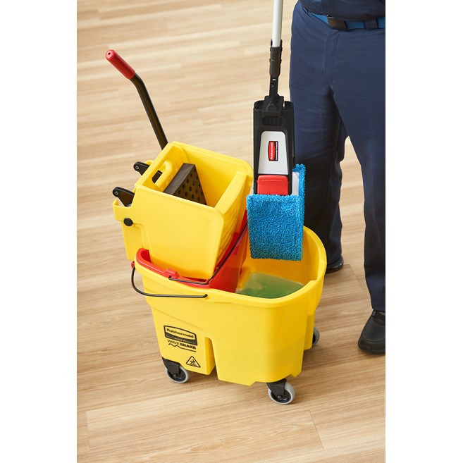 The Adaptable Flat Mop Pad helps improve cleaning efficacy and connects to the Adaptable Flat Mop Frame via tabs or pockets for two styles of microfiber mopping in large spaces.