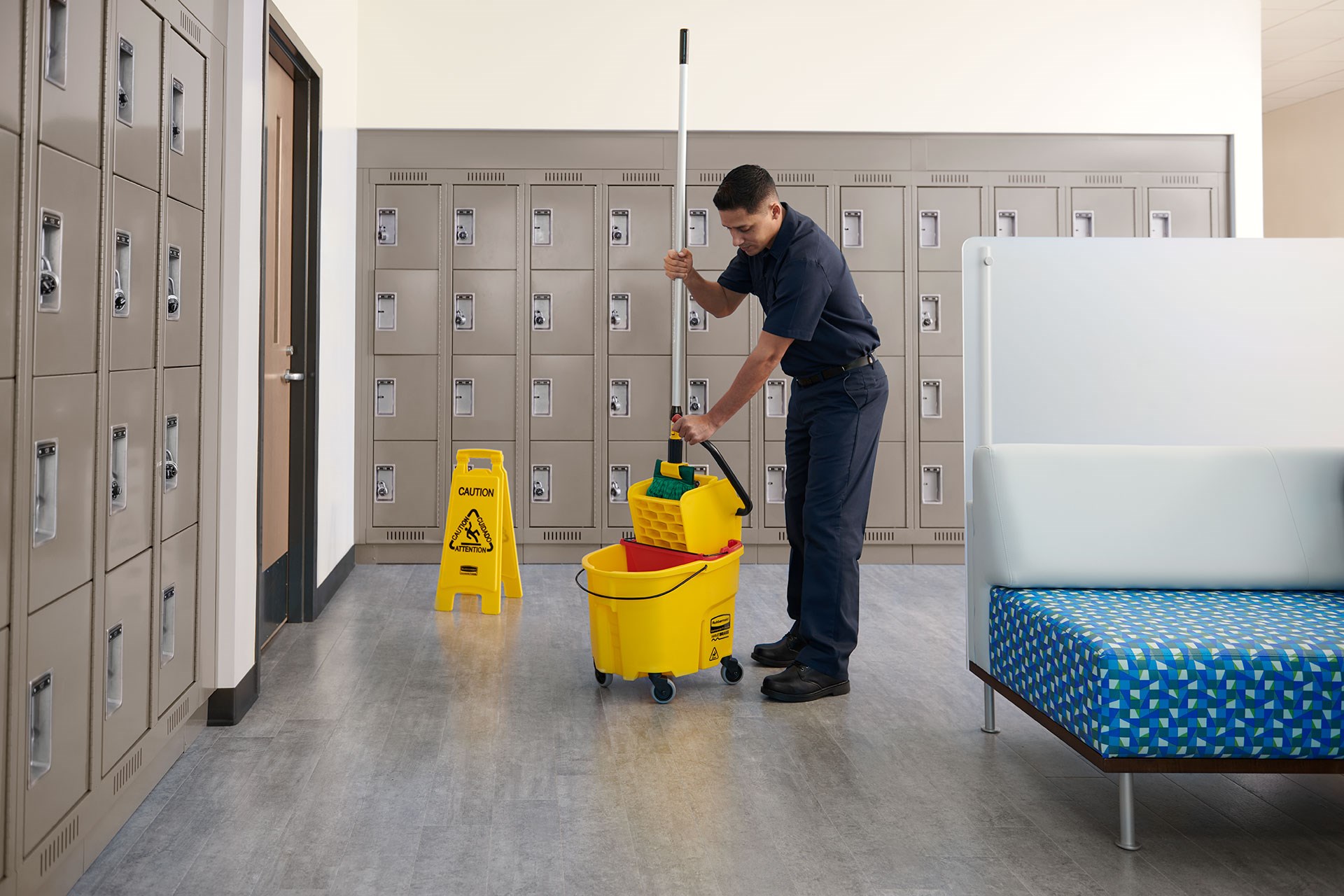 Gripper® Clamp-Style Mop Handle makes removing and replacing mop heads easy and efficient. Holds mop firmly between the jaws of the mop handle; should be used with 5" headband mops only.