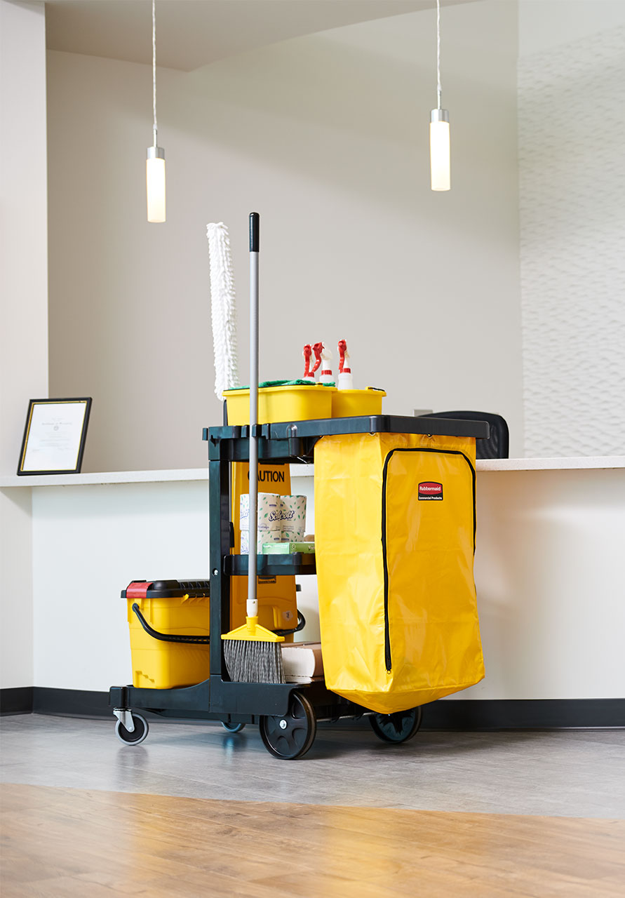 The Rubbermaid Commercial Vinyl Bag for Traditional Janitorial Cleaning Carts is ideal for collecting refuse, launderable items, or transporting tools and supplies.