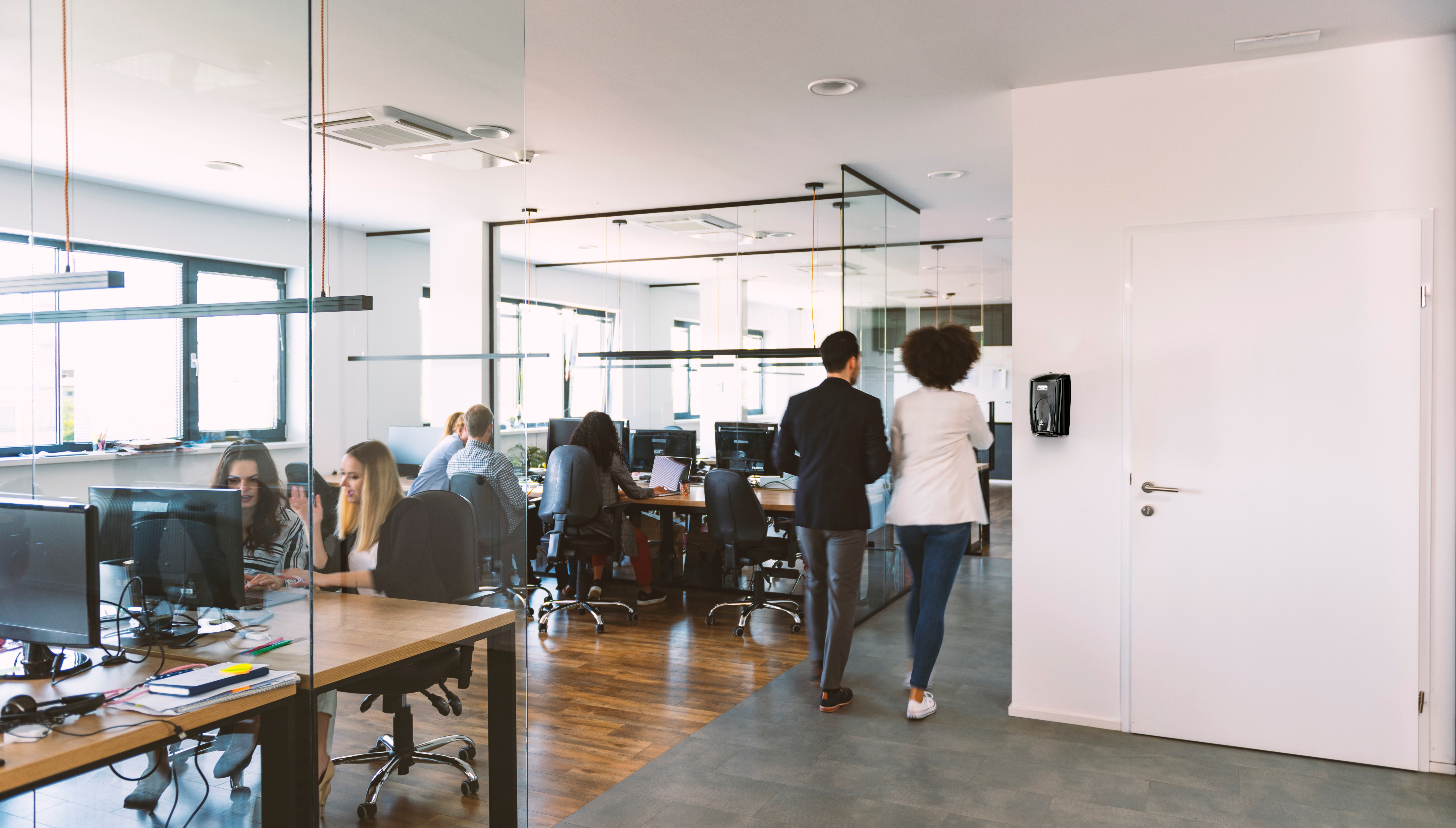 Désinfectant efficace et à action rapide. Désinfectant avec alcool disponible sous forme de mousse et de spray pour une gamme complète de distributeurs