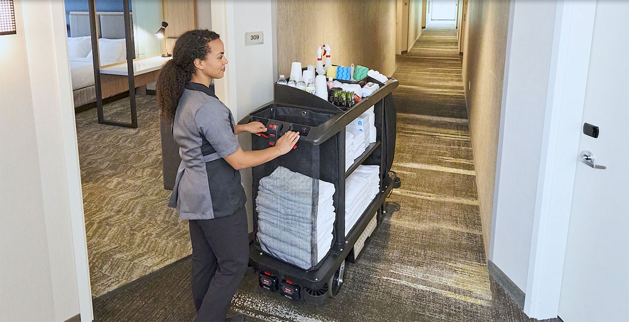 Motorized+Housekeeping+Cart+Product+Overview