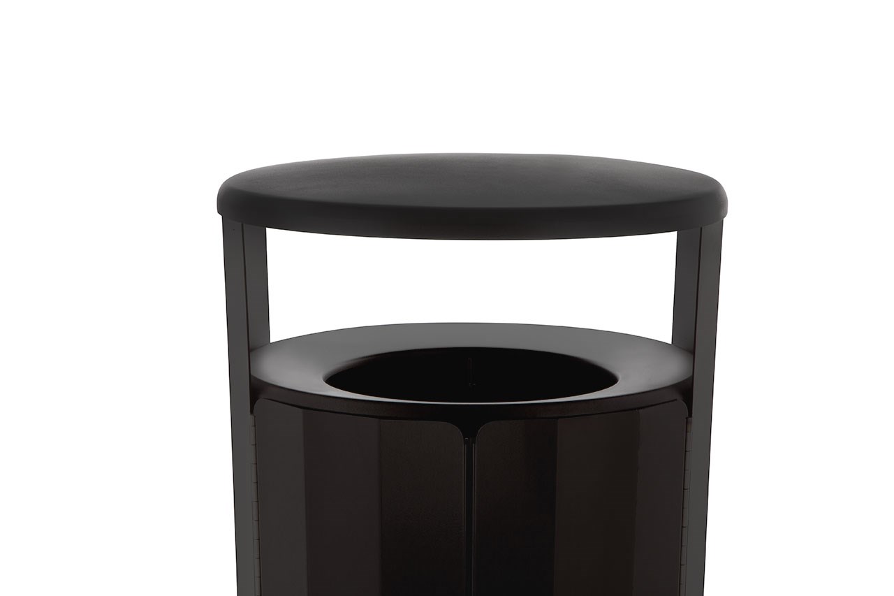 The Resist® Round Waste Container is designed to maintain high-quality aesthetics under the most extreme outdoor conditions. Proprietary fan design resists up to 500lbs. of sustained blunt force.