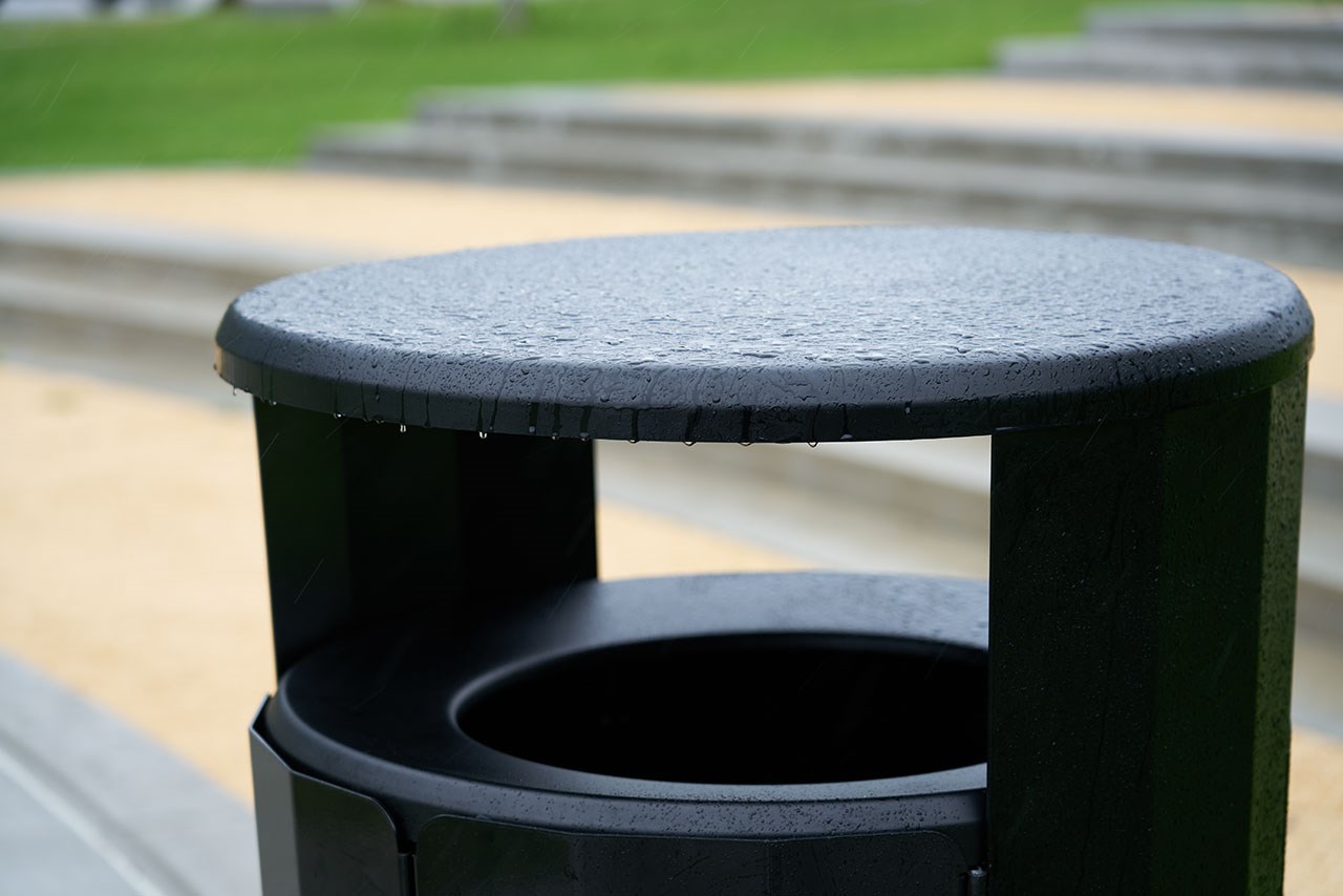 The Resist® Round Waste Container is designed to maintain high-quality aesthetics under the most extreme outdoor conditions. Proprietary fan design resists up to 500lbs. of sustained blunt force.