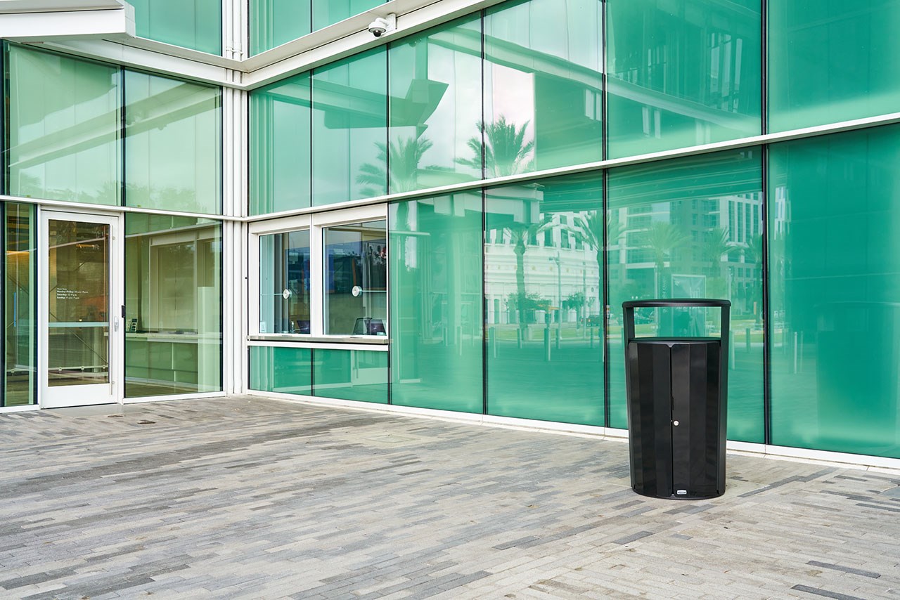 The Resist® Round Waste Container is designed to maintain high-quality aesthetics under the most extreme outdoor conditions. Proprietary fan design resists up to 500lbs. of sustained blunt force.