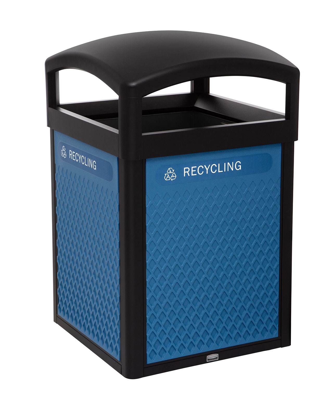 Tailor™ Metal Frames provide an upscale, dimensional look that complements contemporary outdoor environments.