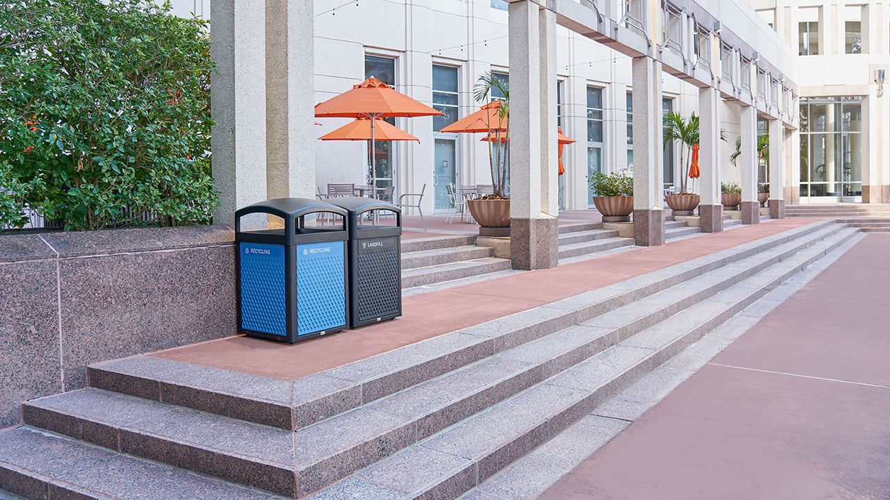 Tailor™ Metal Frames provide an upscale, dimensional look that complements contemporary outdoor environments.