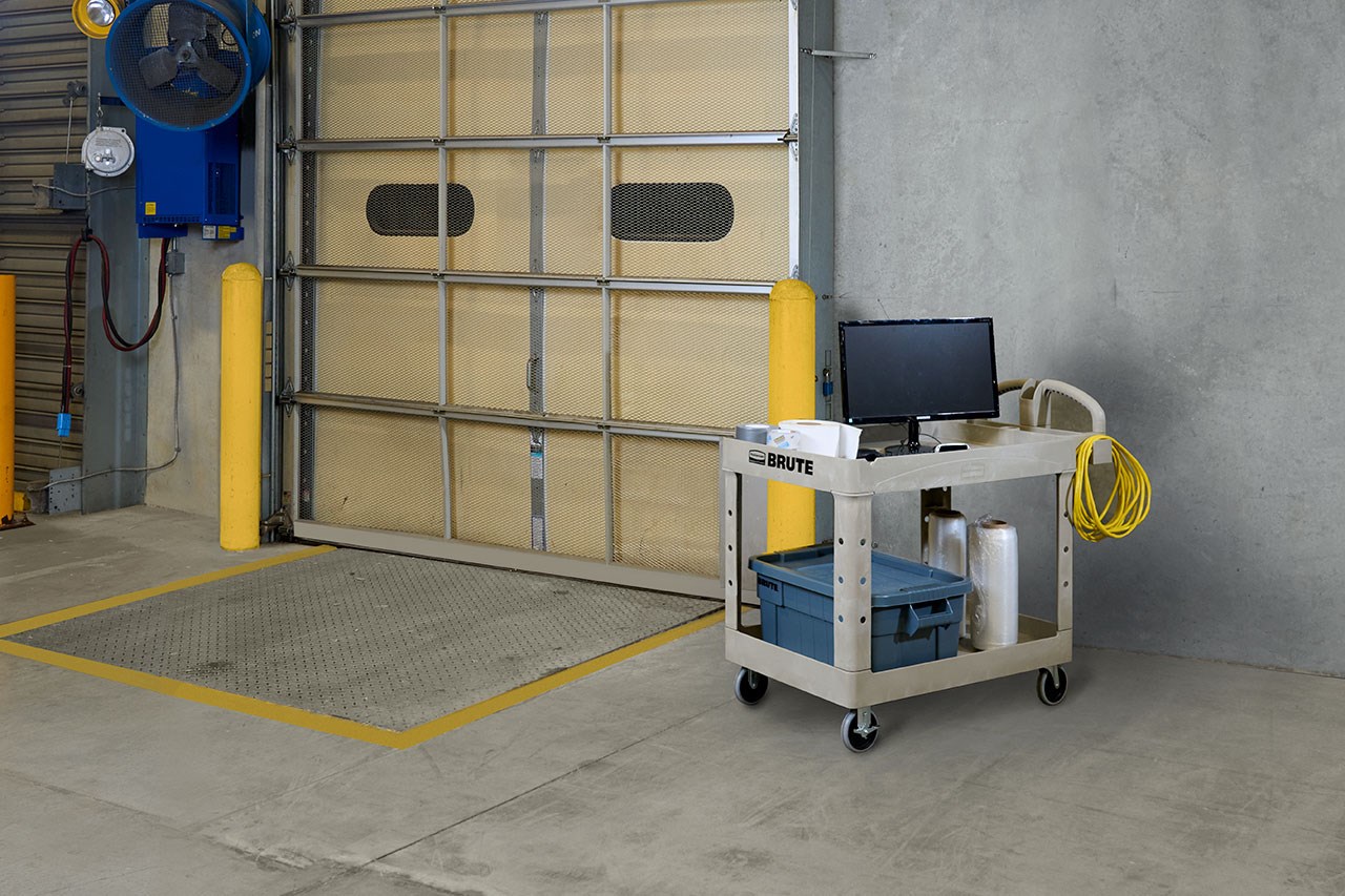 The BRUTE Heavy-Duty Utility Cart with Lipped Shelf transports materials, supplies, and heavy loads securely with up to 500 lbs. load capacity. The lipped shelves prevents items from falling off the cart and features an integrated V-notch to hold pipe and conduit securely for safe cutting.