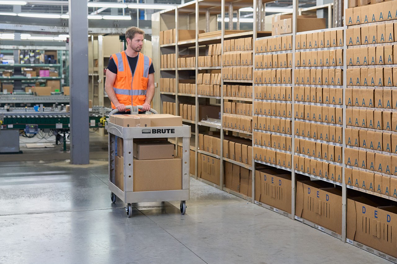 The BRUTE Heavy-Duty Utility Cart with Lipped Shelf transports materials, supplies, and heavy loads securely with up to 500 lbs. load capacity. The lipped shelves prevents items from falling off the cart and features an integrated V-notch to hold pipe and conduit securely for safe cutting.