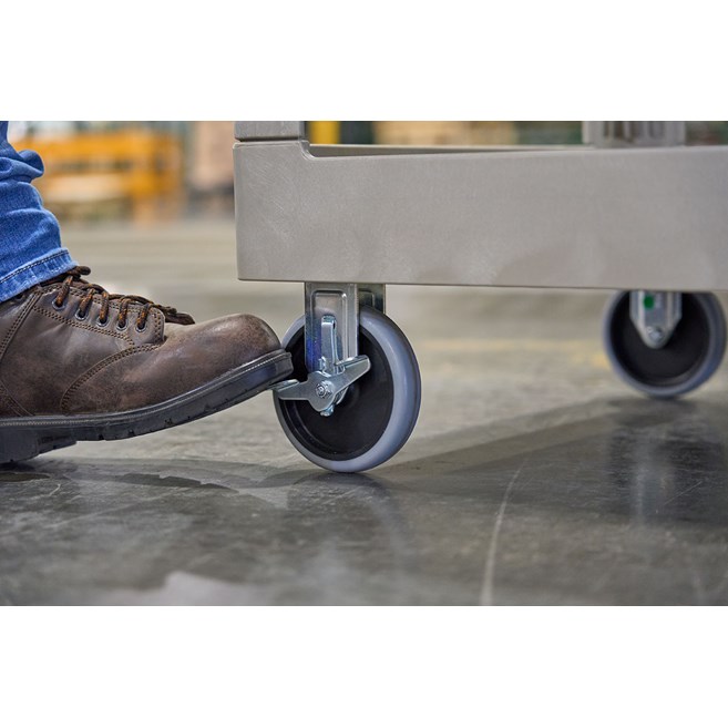 The BRUTE Heavy-Duty Utility Cart with Lipped Shelf transports materials, supplies, and heavy loads securely with up to 500 lbs. load capacity. The lipped shelves prevents items from falling off the cart and features an integrated V-notch to hold pipe and conduit securely for safe cutting.