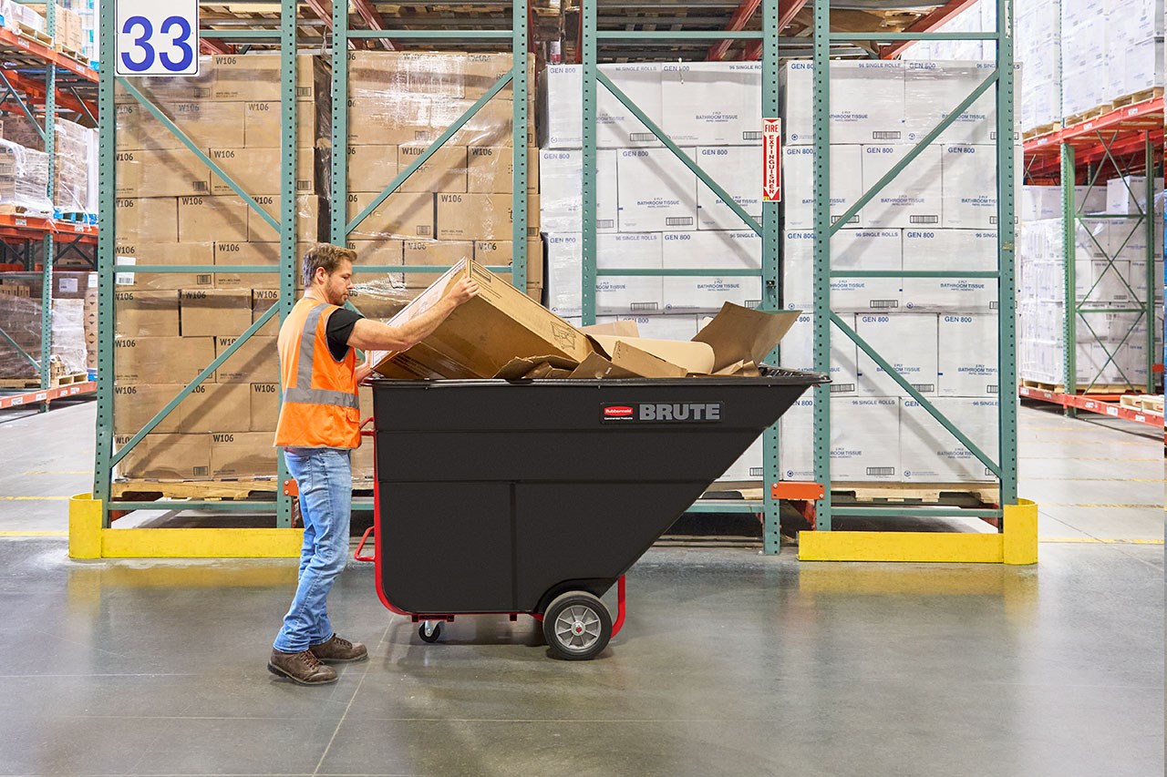 The BRUTE Standard Duty Tilt Truck has industrial strength construction and can transport heavy loads up to 1,200 lbs. with ease.