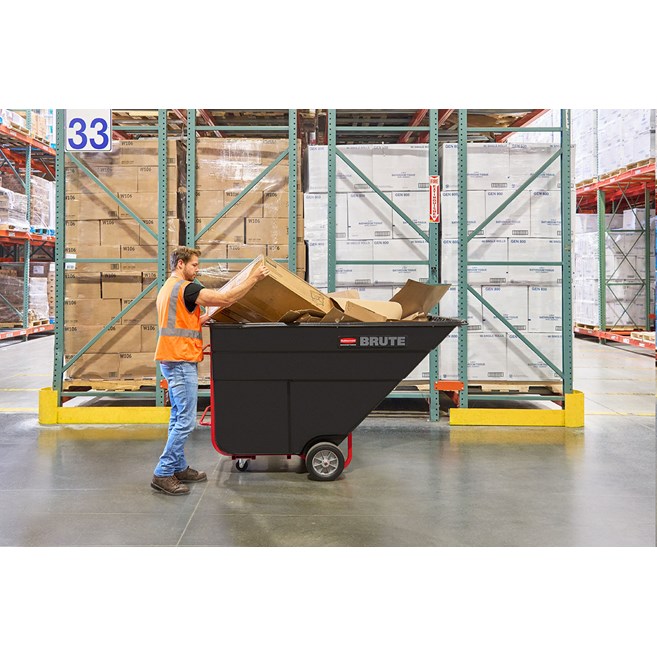 The BRUTE Standard Duty Tilt Truck has industrial strength construction and can transport heavy loads up to 1,200 lbs. with ease.