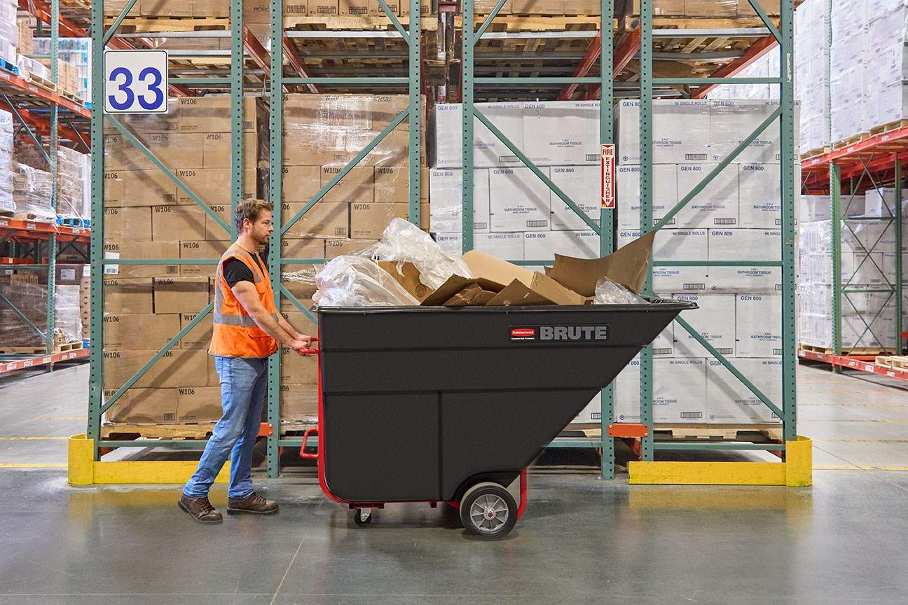 The BRUTE Standard Duty Tilt Truck has industrial strength construction and can transport heavy loads up to 1,200 lbs. with ease.